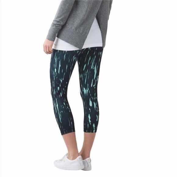 Lululemon Wunder Under Crop III Painted Animal Print Menthol Black Size 4 - Picture 2 of 10
